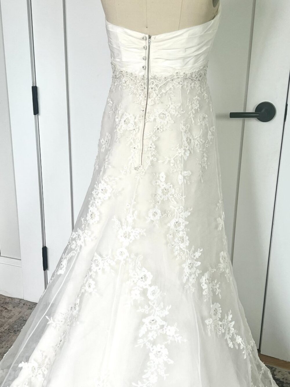 Casablanca Bridal 1955 "Dazzling Destiny" | Fit & Flare Wedding Gown | Size 8 - Picture 12 of 16